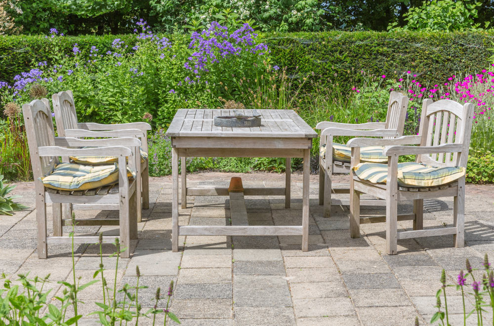 Wooden table and chairs - Lagoon