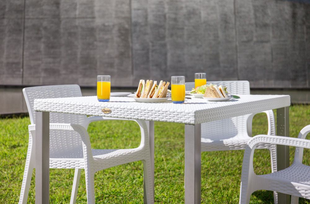 Polypropylene table and chairs - Lagoon