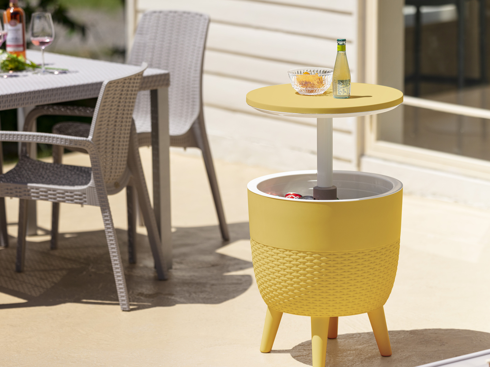 Outdoor bar deals cooler table