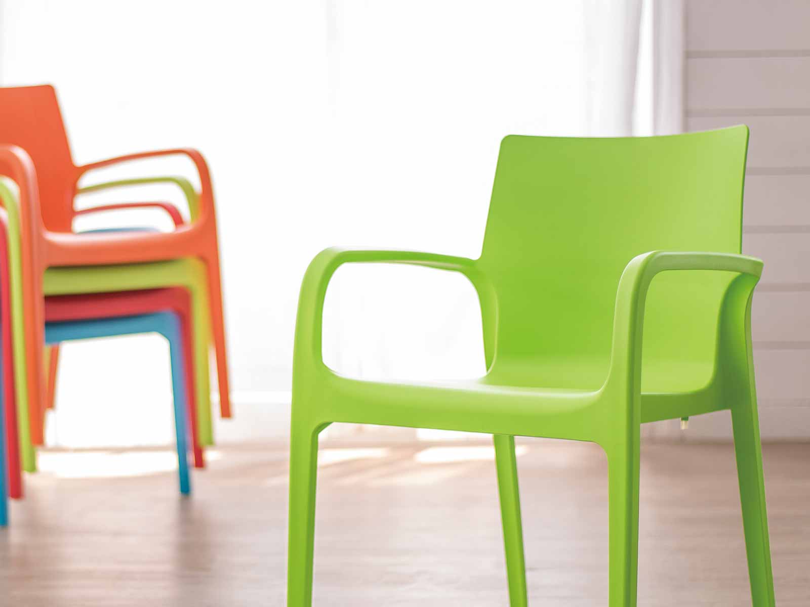 Los colores de los muebles más unificados y firmes.