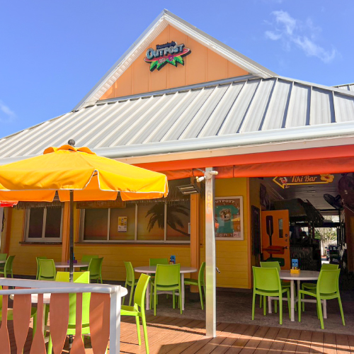 Frenchys_Outpost_Bar__Grill_pic3s Frenchy’s Outpost Bar & Grill Dunedin, USA - Lagoon muebles de diseño