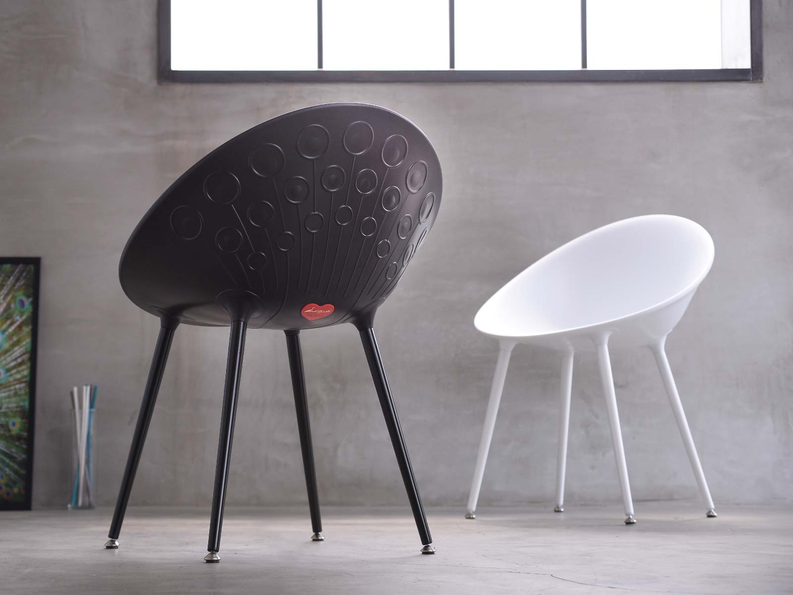 7056-PT1 Pavone 孔雀椅 - Lagoon 創意家具&生活家電 戶外家具的專家，顏色繽紛富設計感 室內/戶外都適合使用。