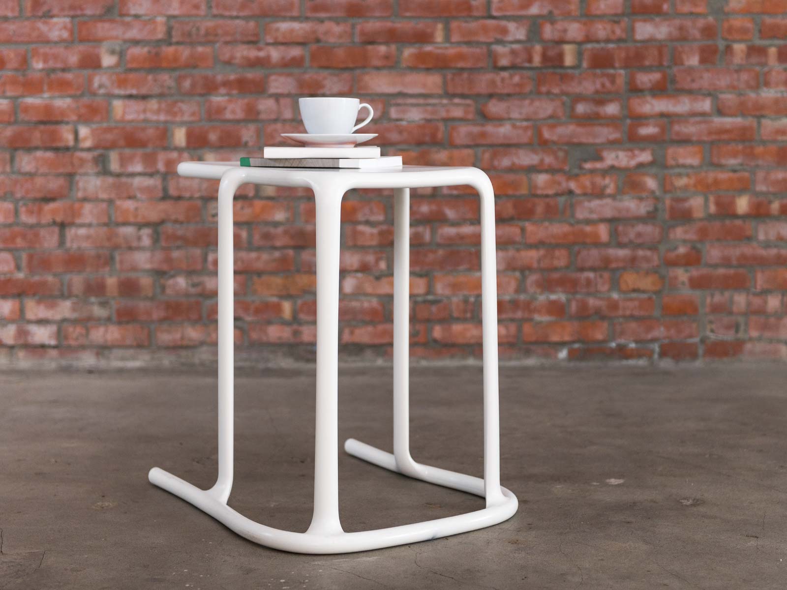 7095-PT-03 Uno Side Table can be used both indoors or outdoors.