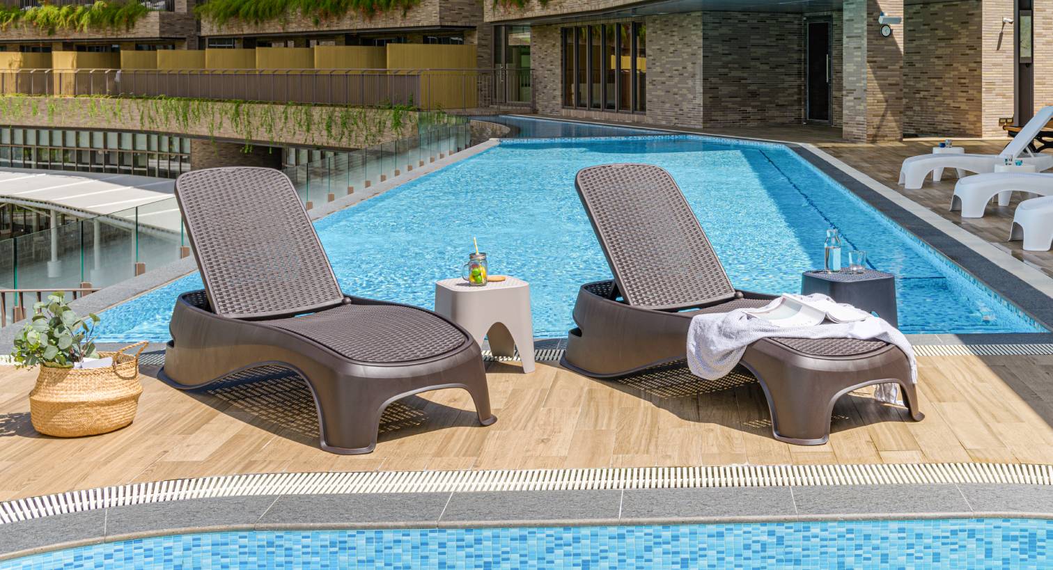 _1512x819_6-5PoolSideFurniture Plastic Outdoor Lounge Chairs＆Poolside Patio Furniture - Lagoon